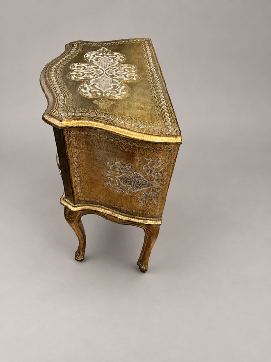 Vintage Florentijnse Nachtkastje / Ladekast – Handgeschilderd, Gouddecor, 2 Laden – Ladekasten, Wood (photo 2 of 13)