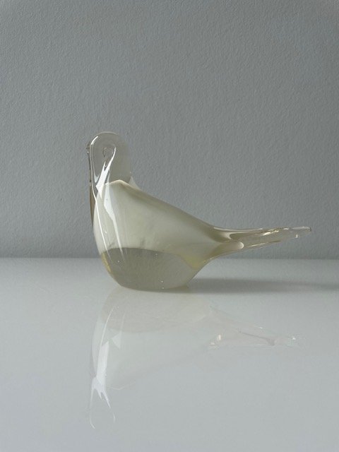 Image 1 of Pájaro con diseño de vidrio: elegante y escultural en vidrio transparente