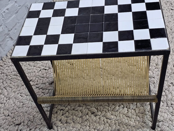 Image 1 of Tavolino portariviste vintage con piano in piastrelle di ceramica e portaoggetti in corda intrecciata, anni '60.