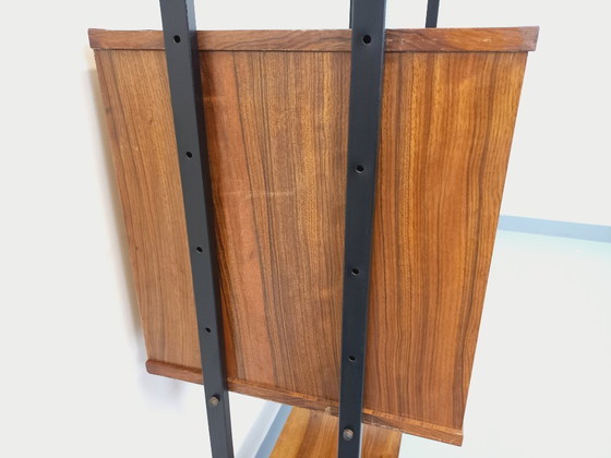 Image 1 of Bibliothèque étagère italienne modulable vintage en bois de noyer et métal des années 60