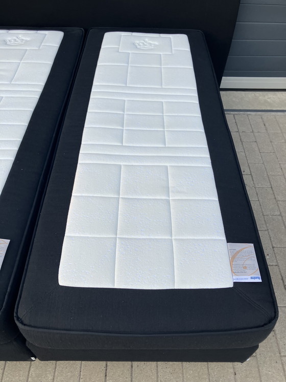 Image 1 of Auping Boxspring 160x200 nero con materassi Auping Cresto in ottime condizioni!