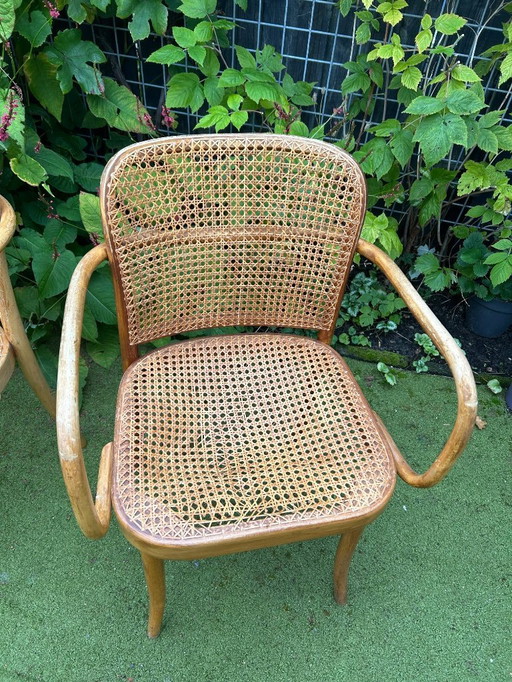 4 thonet stoelen met armleuning