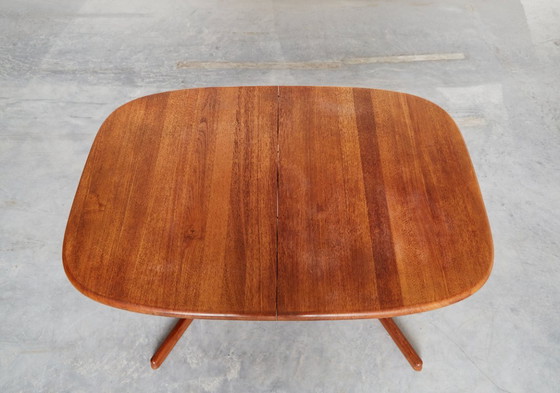 Juul Kristensen Superelliptical Mid-Century Dining Table for Glostrup – Wood (photo 12 of 17)