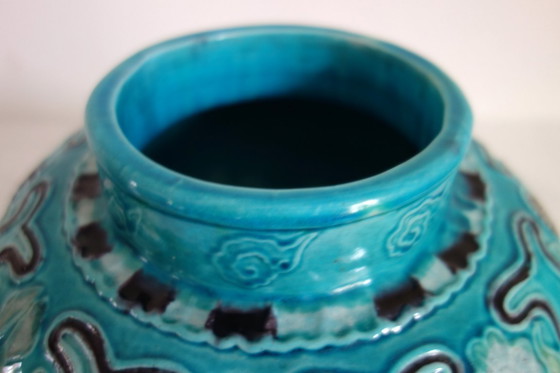 Image 1 of Ein Paar gedeckter Vasen aus Keramik, China, Mitte 20.