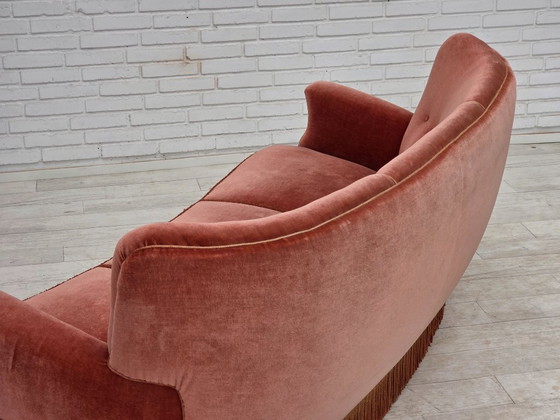 Image 1 of Deense driezitsbank uit de jaren 70, gebogen model, roze meubelvelours.