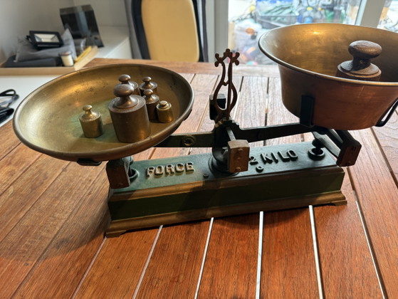 Balance vintage Force 2 kilos – Objets déco, Cast Iron, Brass (photo 6 of 11)