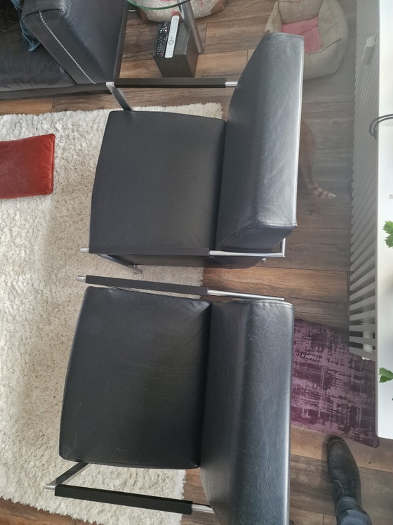 Image 1 of Twee design zwarte leren fauteuils.
Merk Harvink, Tpy Alowa.