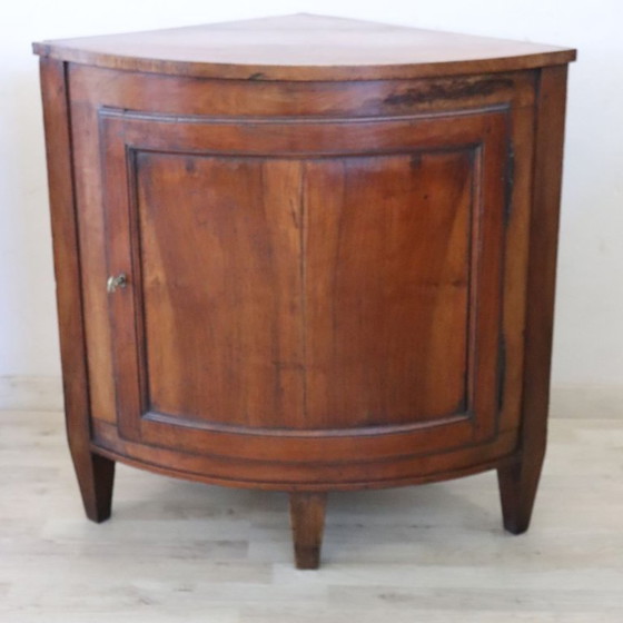 Paire d'armoires d'angle anciennes en noyer massif, Italie, XVIIIe siècle – Armoires de rangement, Wood (photo 13 of 20)