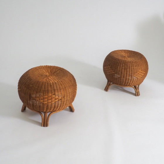 Image 1 of Pouf en rotin, table d'appoint