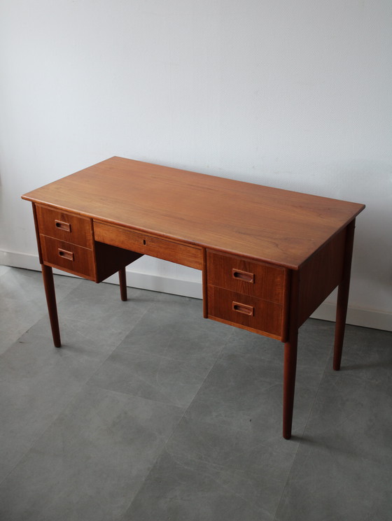 Image 1 of Vintage Deens vrijstaand bureau in teak
