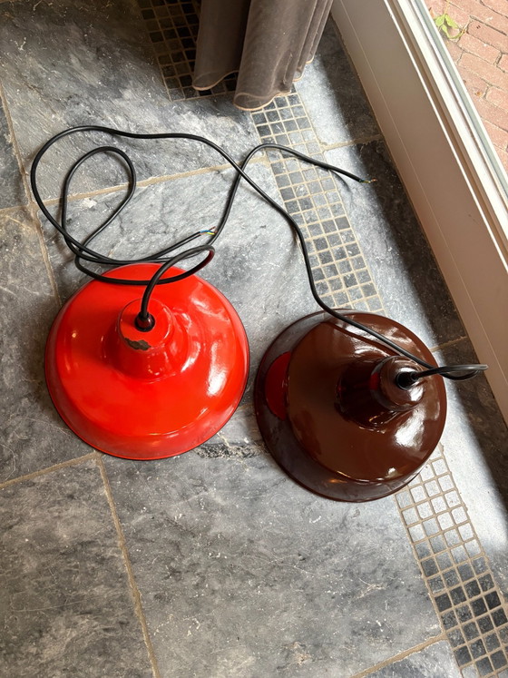2x vintage enamel lamps orange/red & brown – Pendant lamps, Metal (photo 10 of 11)