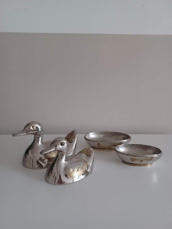 Image 1 of Vintage koppel tinnen eendjes met koper. Opbergdoosjes.