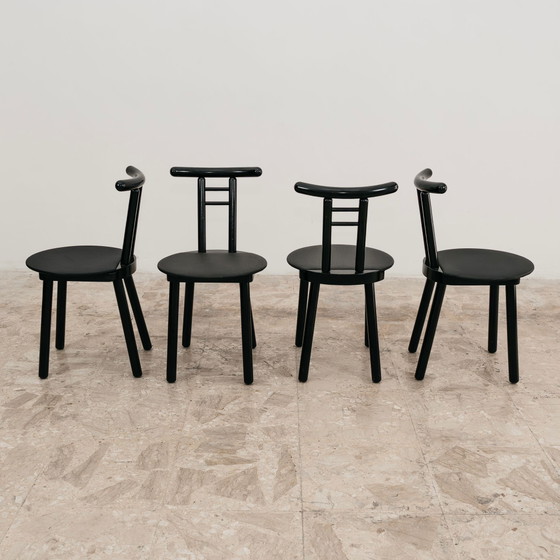 Image 1 of Set van 4 postmoderne stoelen in Memphis-stijl, Italiaans design uit de jaren 80.