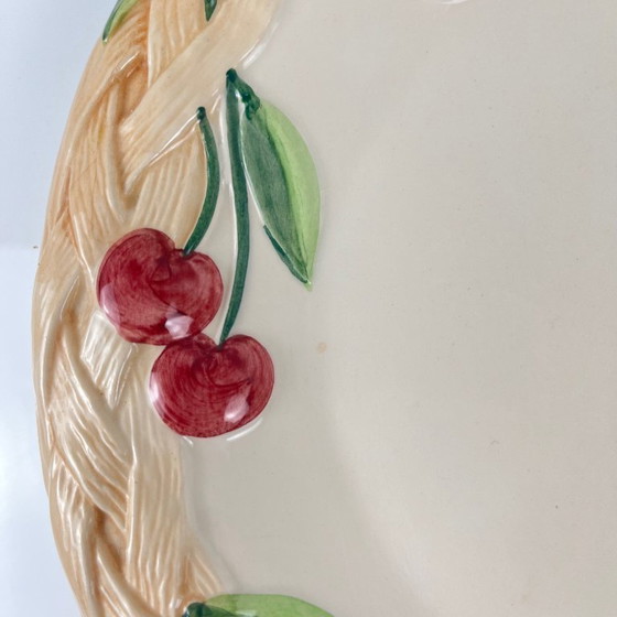 Image 1 of Plato antiguo de loza con motivo de cerezas, firmado "FG", siglo XX.