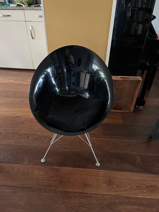 Zes Kartell kuipstoelen zwart