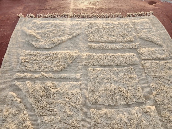 Image 1 of Grande tappeto marocchino Beni Ourain 350 x 250 cm – Tappeto berbero in lana tessuto a mano nei colori avorio e grigio