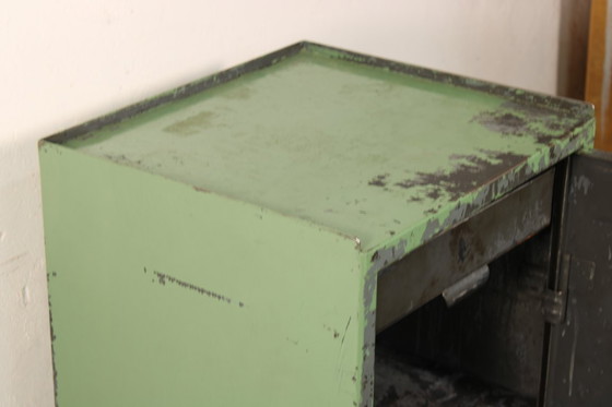 Image 1 of Grande armoire métallique industrielle vintage • Atelier/Rangement