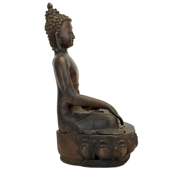 Monumentale 18e-eeuwse Boeddha Shakyamuni uit Ladakh — Vuurverguld Brons – Beeldhouwkunst (photo 3 of 11)