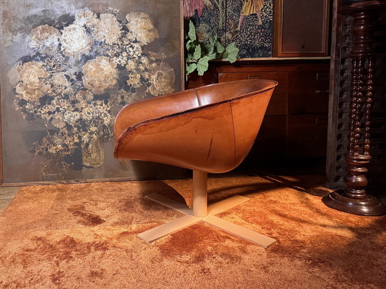 Image 1 of B&B ITALIA Drehsessel MART in einzigartigem cognacfarbenem Sattelleder mit Patina.
