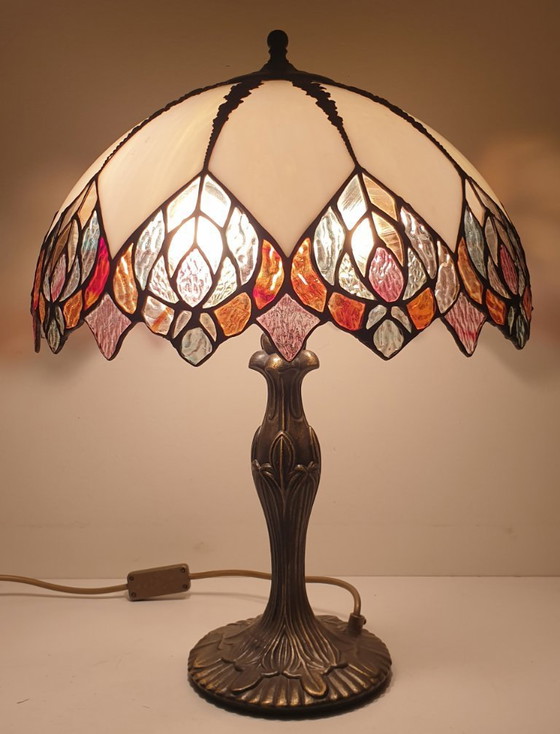 Image 1 of Large (52cm) Tiffany Stained Glass Table Lamp Peacock Feathers