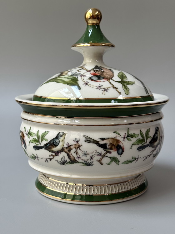 Image 1 of Fiorentine Italienische Porzellan Bonbonniere, handdekoriert, Vögel und Goldakzente