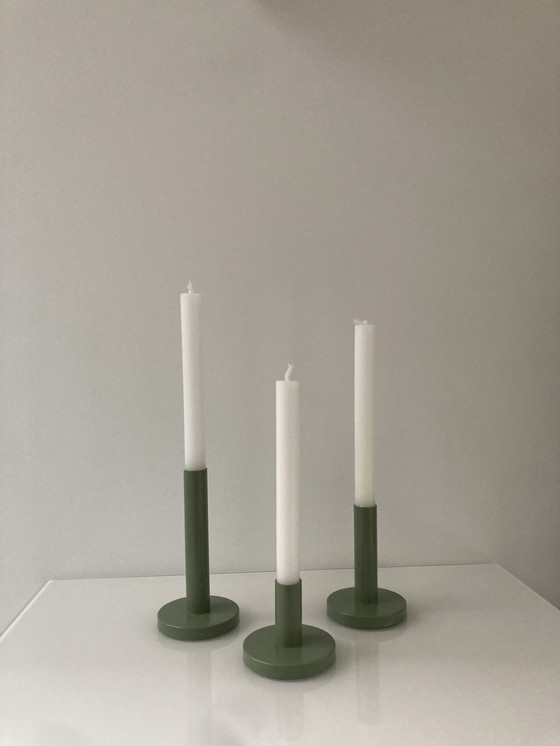 Image 1 of Set Van Drie Moderne Olijfgroene Kandelaars