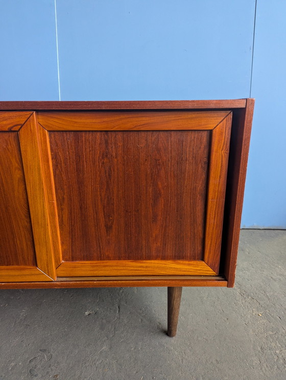 Mobile danese vintage con ante scorrevoli, Faarup anni '60 – Faarup Mobelfabrik, Armadi contenitori, Wood (photo 3 of 14)
