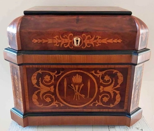 Getränkeschrank – Walnuss – Spirituosenkeller – Intarsien.