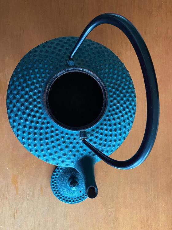 Image 1 of Japanische flache Teekanne aus Gusseisen mit Wärmer