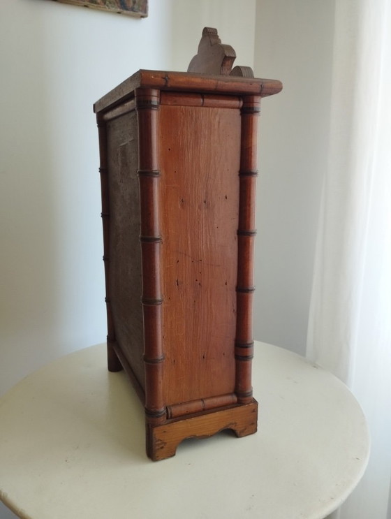 Image 1 of Ancienne armoire de poupée Art Nouveau - Armoire à pharmacie faux bambou 1900