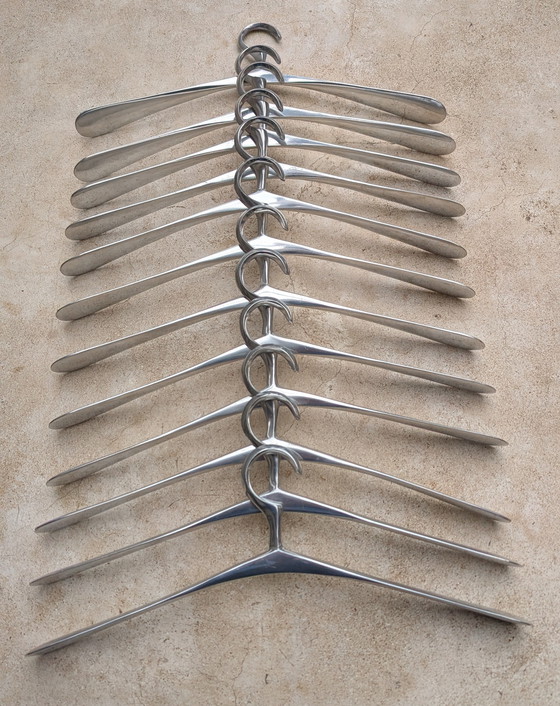 Image 1 of 12 perchas de aluminio estilo Art Nouveau