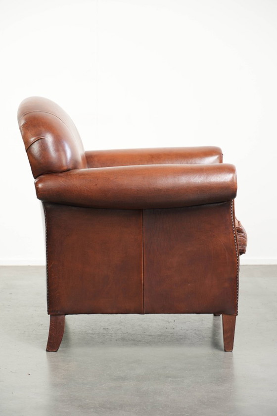 Vintage schapenleren armchair met een comfortabele zit en afgewerkt met siernagels – Fauteuils, Leather (photo 3 of 14)