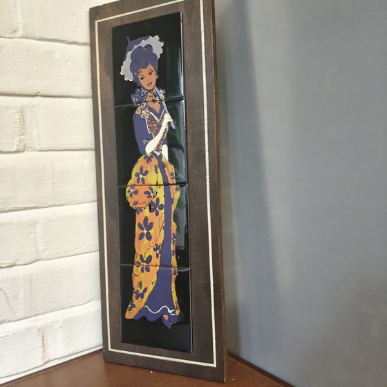 Vintage Keramisch Tegelpaneel – Dame – Jaren 60/70 – 50 × 19 Cm – Wanddecoratie, Ceramic, Wood (photo 3 of 8)