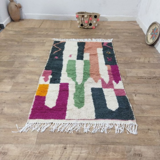 Image 1 of Authentiek Marokkaans Berber tapijt 186 x 114 cm – Handgemaakt abstract wollen tapijt