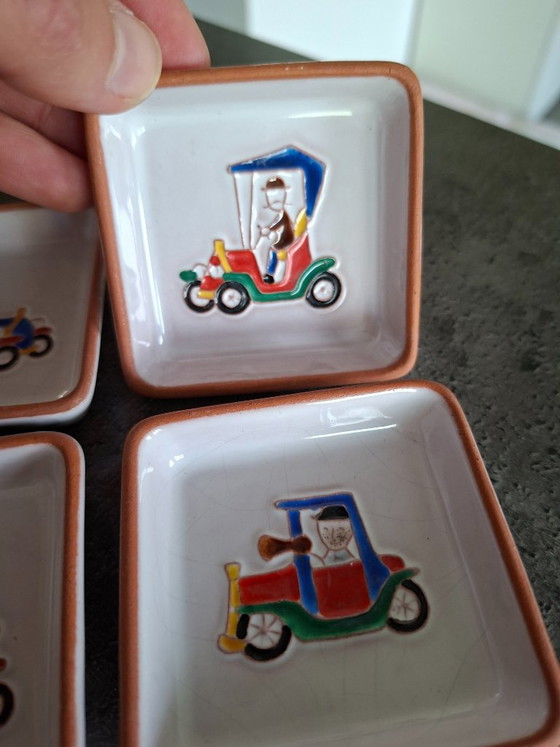 Set di quattro ciotole in ceramica con illustrazioni di auto, Bianco, Vintage (foto 2 di 7)