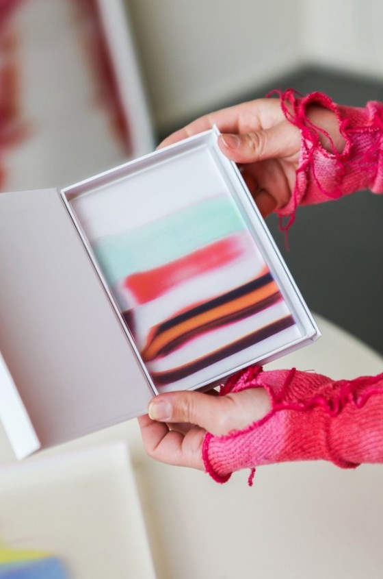 Image 1 of Mini opera d'arte serigrafica multicolore CMYK A6 di Lilxlylilxly