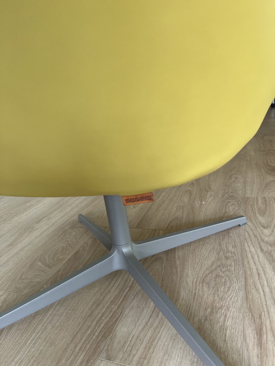 Image 1 of Montis Ella Swivel Chair