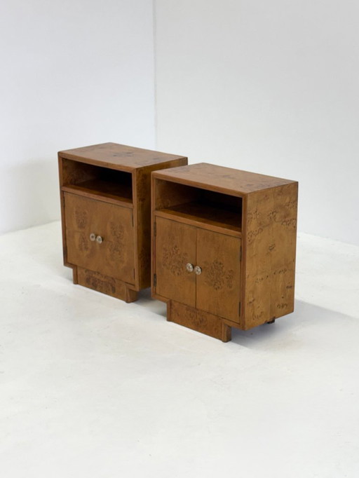 Conjunto de dos mesitas de noche vintage Art Déco con madera de raíz