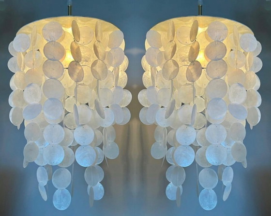 Image 1 of Set Van 2 Capiz Schelpen Hanglampen Parelmoer Schelp Gouden Details ! Luxe Uitvoering
