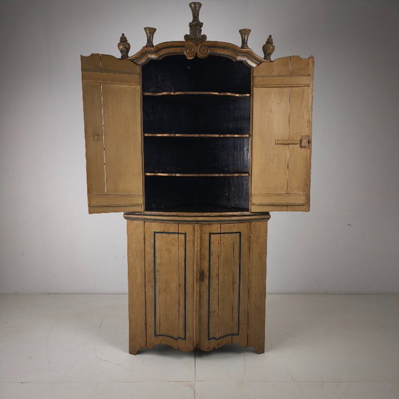 Image 1 of 18th-century Dutch Witwerk cabinet with original key and imitation Delft Blue decoration