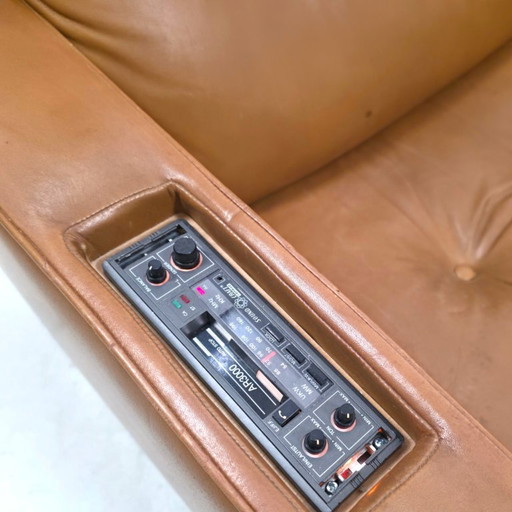 Luxe Audio Fauteuil 70s Leder Geïntegreerde Audio In De Stijl Van Robin Day – Leather (photo 2 of 8)