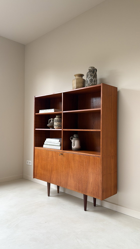 Image 1 of Mobiletto/libreria in legno d'epoca