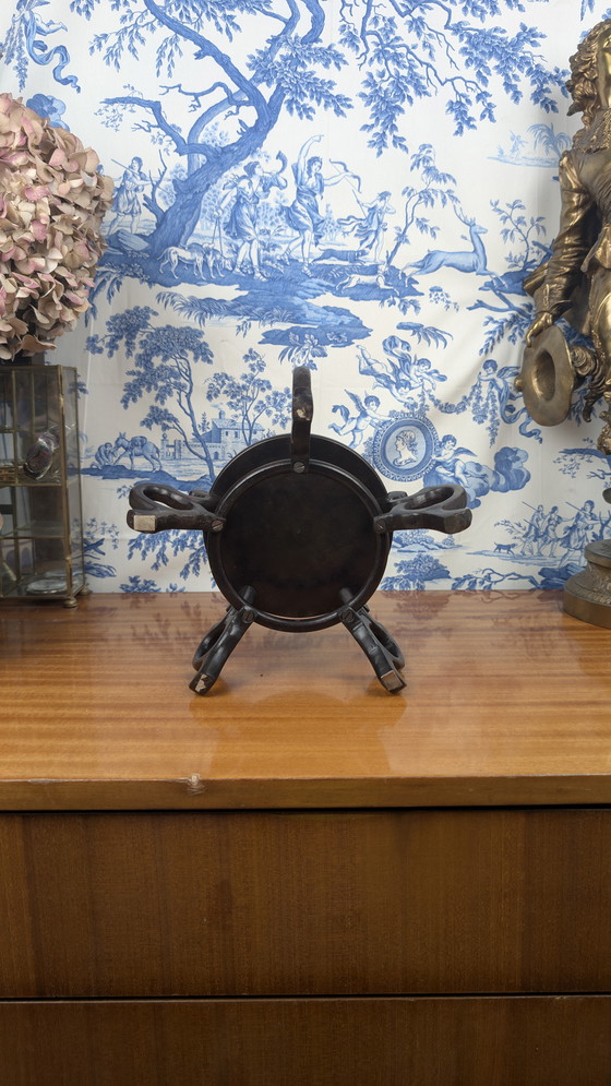 Image 1 of Antigua maceta o pedestal Art Nouveau de bronce chino mediados del siglo XX