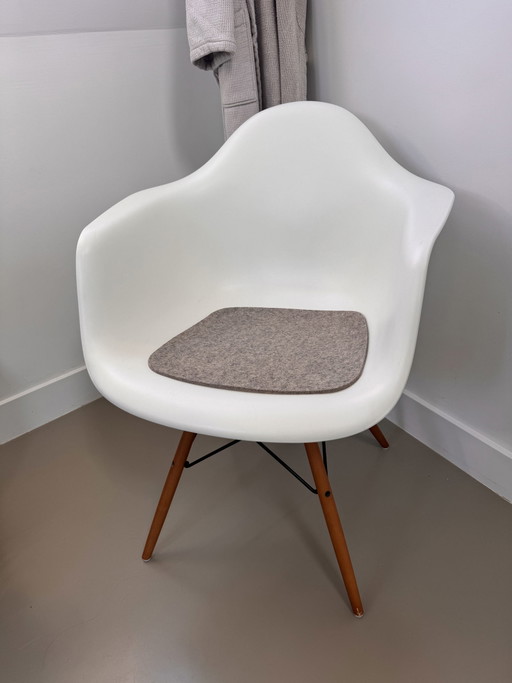 Sillón Vitra Eames blanco