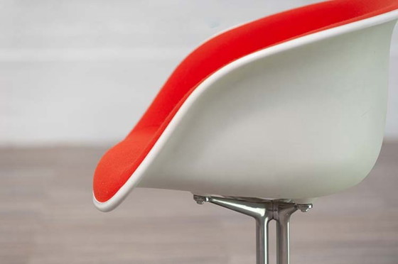 Image 1 of 1X Eames La Fonda