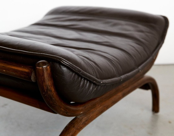 Image 1 of Fauteuil en voetenbank van bamboe en leer