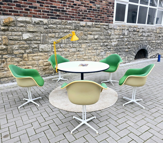 Image 1 of Herman Miller eetkamerset met stoelen, eettafel, vintage eetkamerset uit de jaren 60/70, kantoor