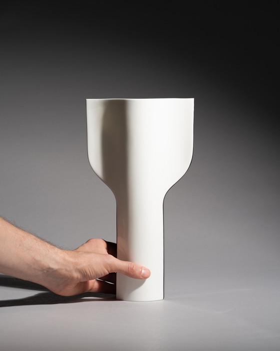 Image 1 of Ritzenhoff „PURE“ Skulpturale Porzellanvase, Entwurf Wolf Karnagel, 30 cm, Deutschland