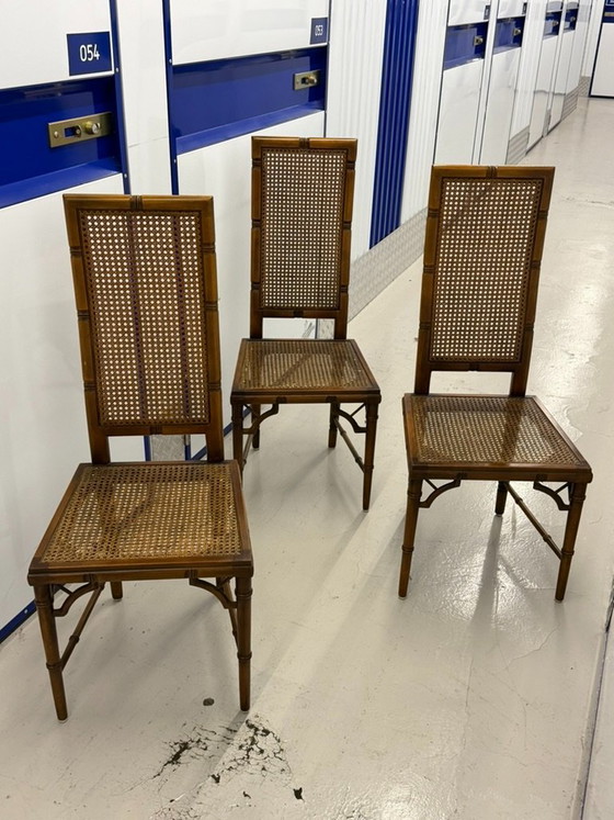 Sedie da pranzo in stile Hollywood Regency con finta canna di bambù, anni '70, set da 3 – Rattan (photo 3 of 8)