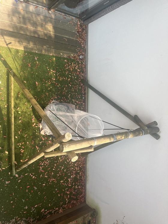 Image 1 of Houten schommel installatie. Inclusief drie schommels. Ook geschikt voor hangstoel of hangbank  